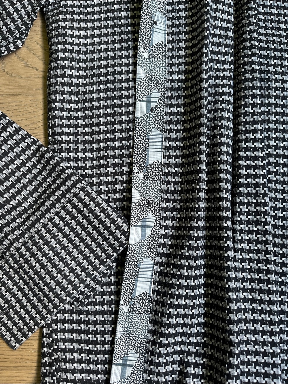 Robert Graham Patterned Button-Up Shirt - Picture 4 of 12
